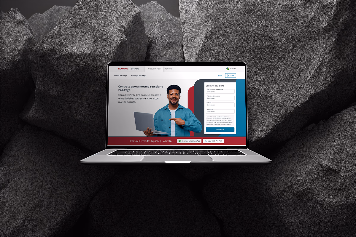 Notebook exibindo a plataforma da Equifax | BoaVista — case de UX Research em fintech