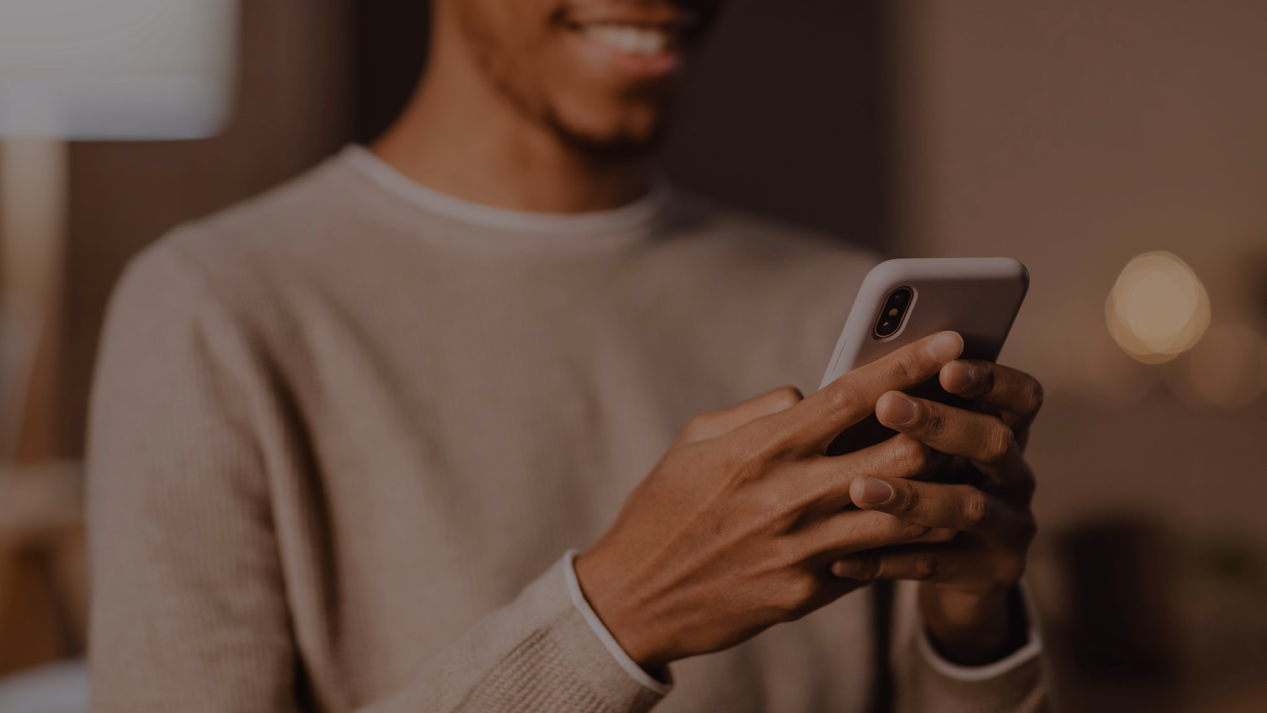 Case Equifax | BoaVista — cliente usando a plataforma no celular